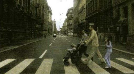 Slika uz pitanje: Kako će postupiti kulturan vozač u situaciji kao na slici?