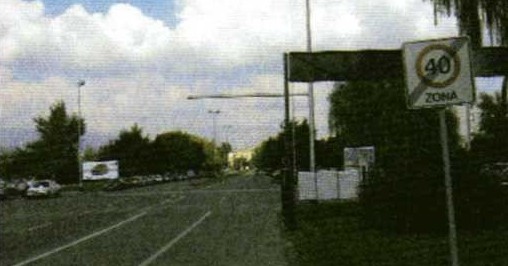 Slika uz pitanje: Kojom brzinom vam je dopušteno voziti nakon znaka u situaciji kao na slici?