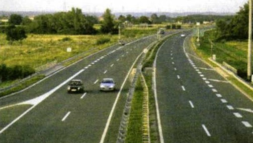 Slika uz pitanje: Što se ne smije činiti vozilom vozeći autocestom?