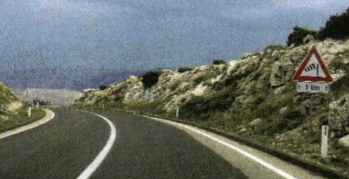 Slika uz pitanje: Koja se opasnost može očekivati u situaciji kao na slici?