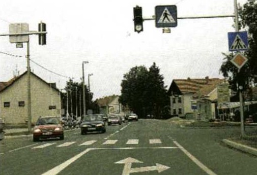Slika uz pitanje: Koju prometnu površinu prikazuje situacija na slici?