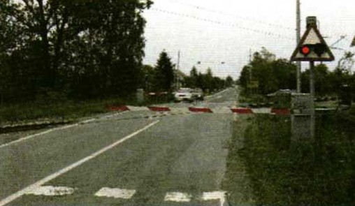 Slika uz pitanje: Što najavljuje svjetlosni znak na slici?