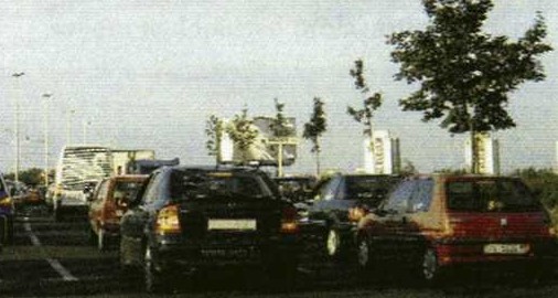Slika uz pitanje: Kako ćete u gradu voziti u koloni vozila?