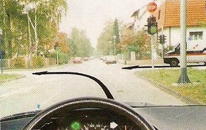 Slika uz pitanje: Kako ćete postupiti u situaciji kao na slici (upaljena rotacija)?