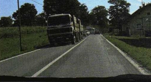 Slika uz pitanje: Što ste dužni učiniti u situaciji kao na slici?