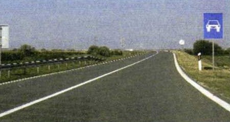 Slika uz pitanje: Što se ne smije činiti vozilom na cesti u situaciji na slici?